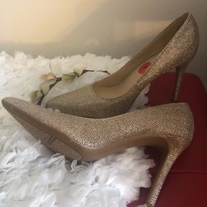 Nine West Medium Gold Sparkly Pumps. Negotiable